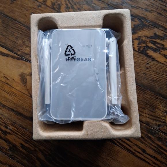 Netgear WiFi Range Extender #EX6150 - Picture 2 of 10